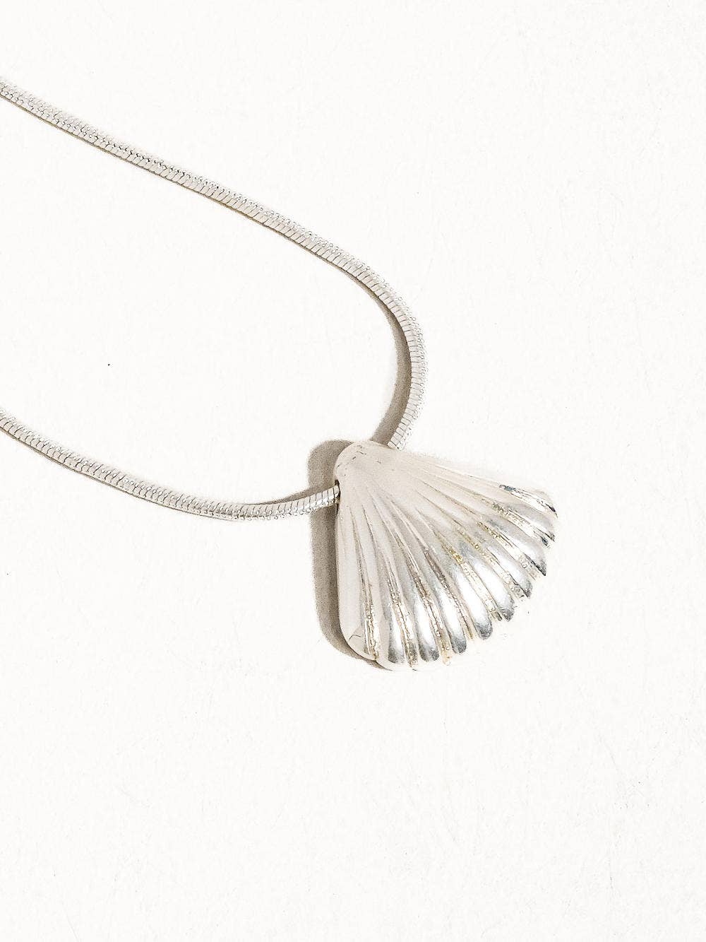 Cosmic 18K Classic Shell Necklace