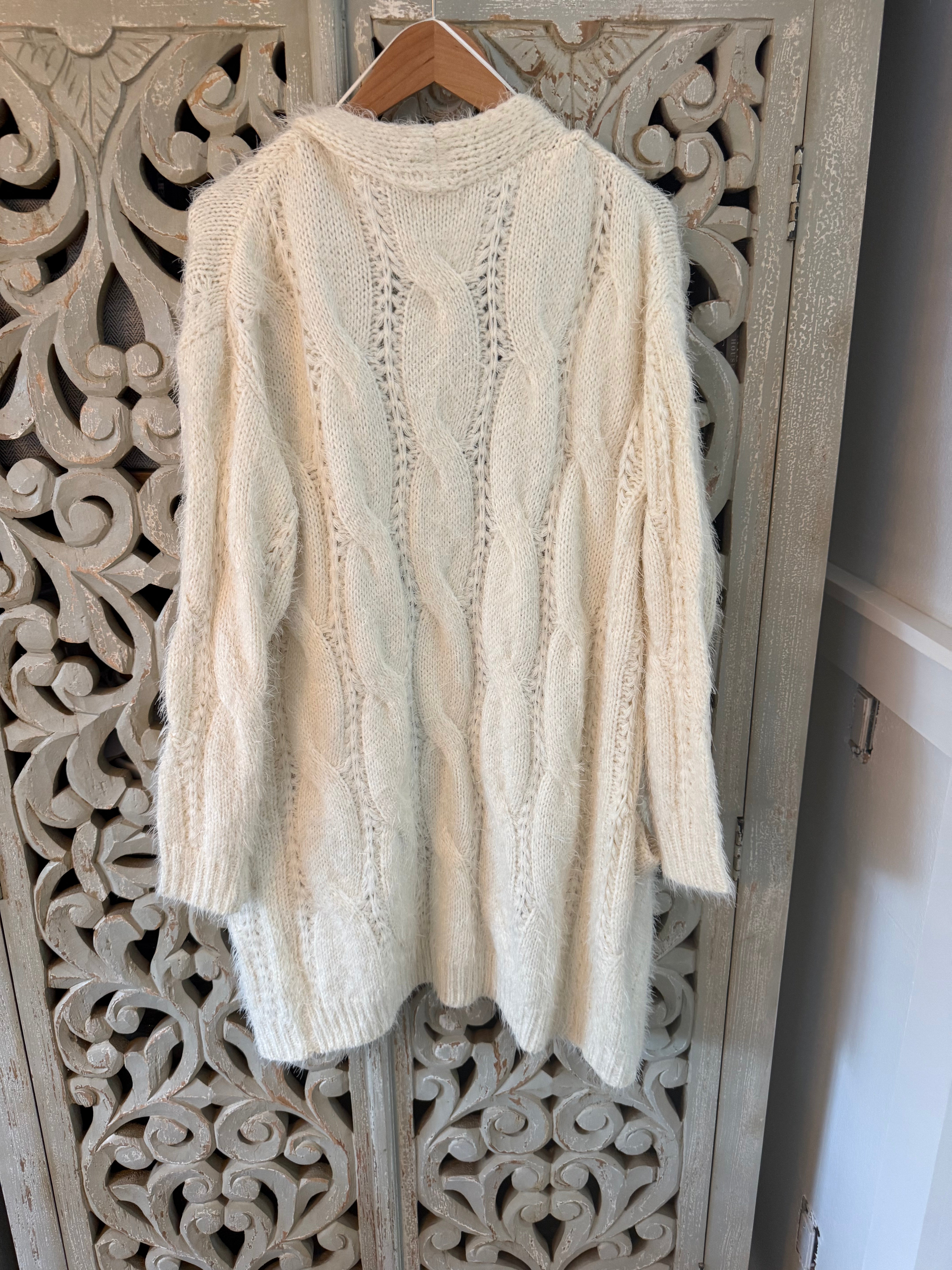 Ivory Soft Cardigan Size S/M (RESTYLE)