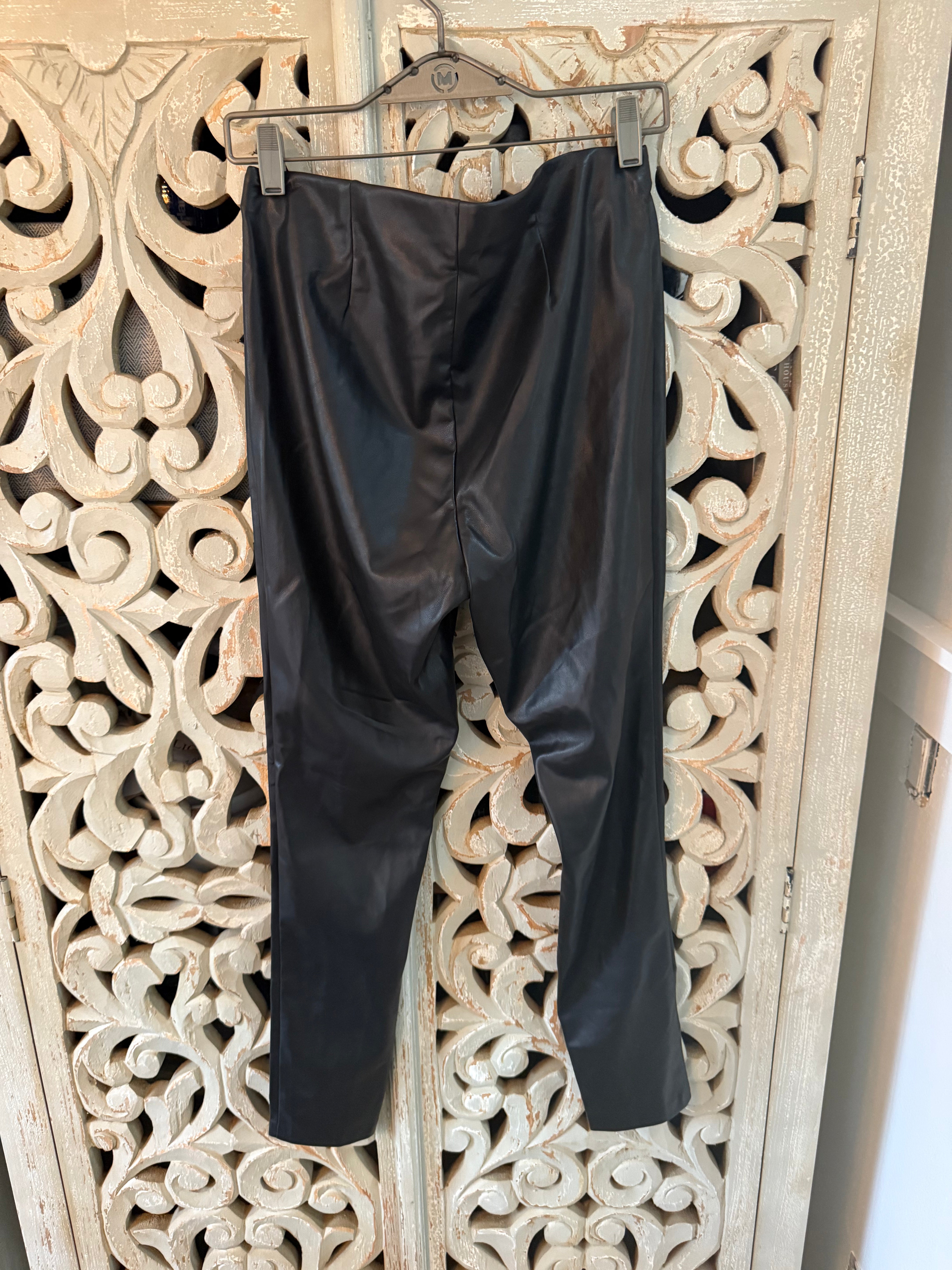 Halston Black Pants Size M (RESTYLE)