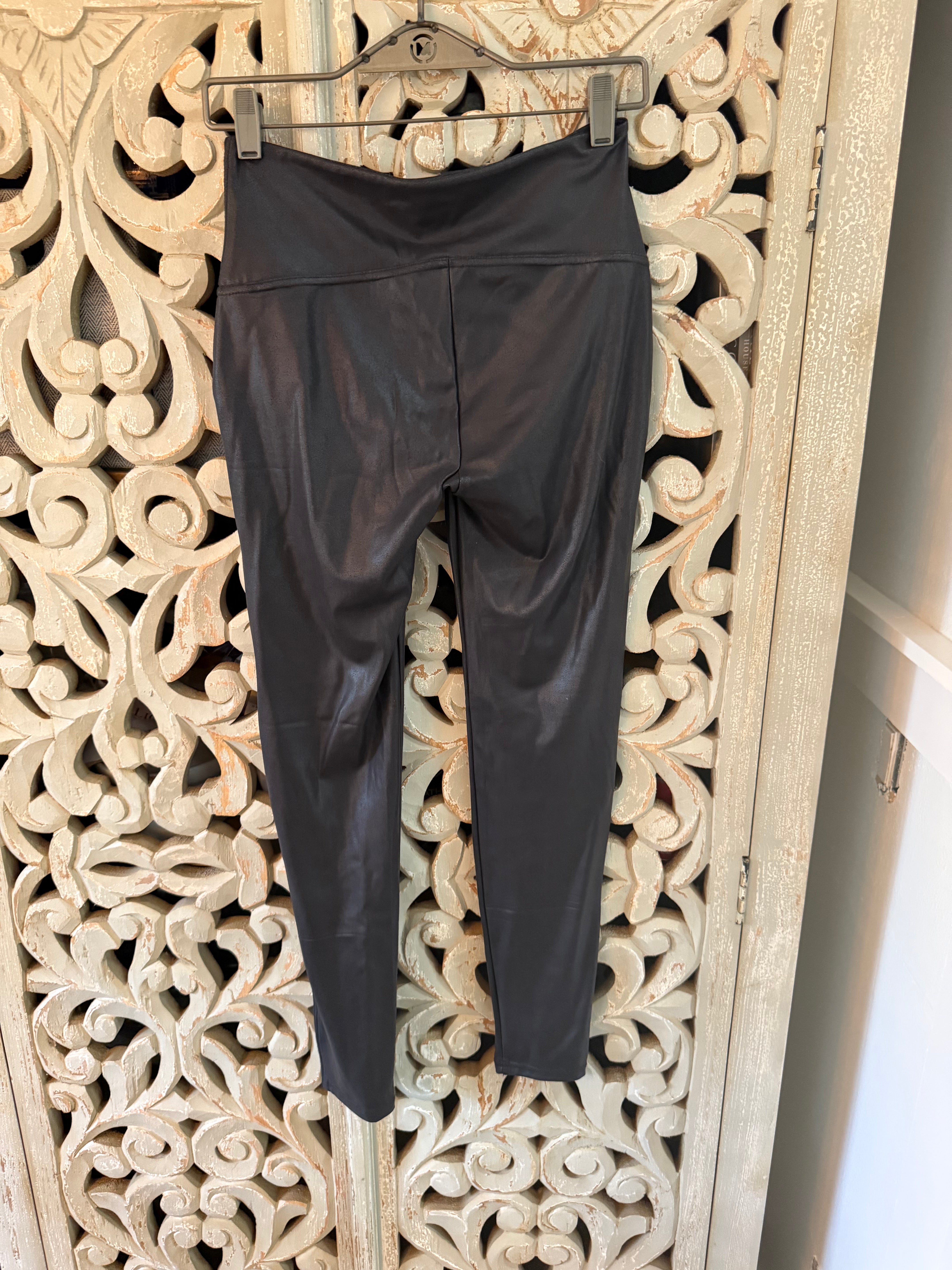 Black Coated Leggings Size S (RESTYLE)