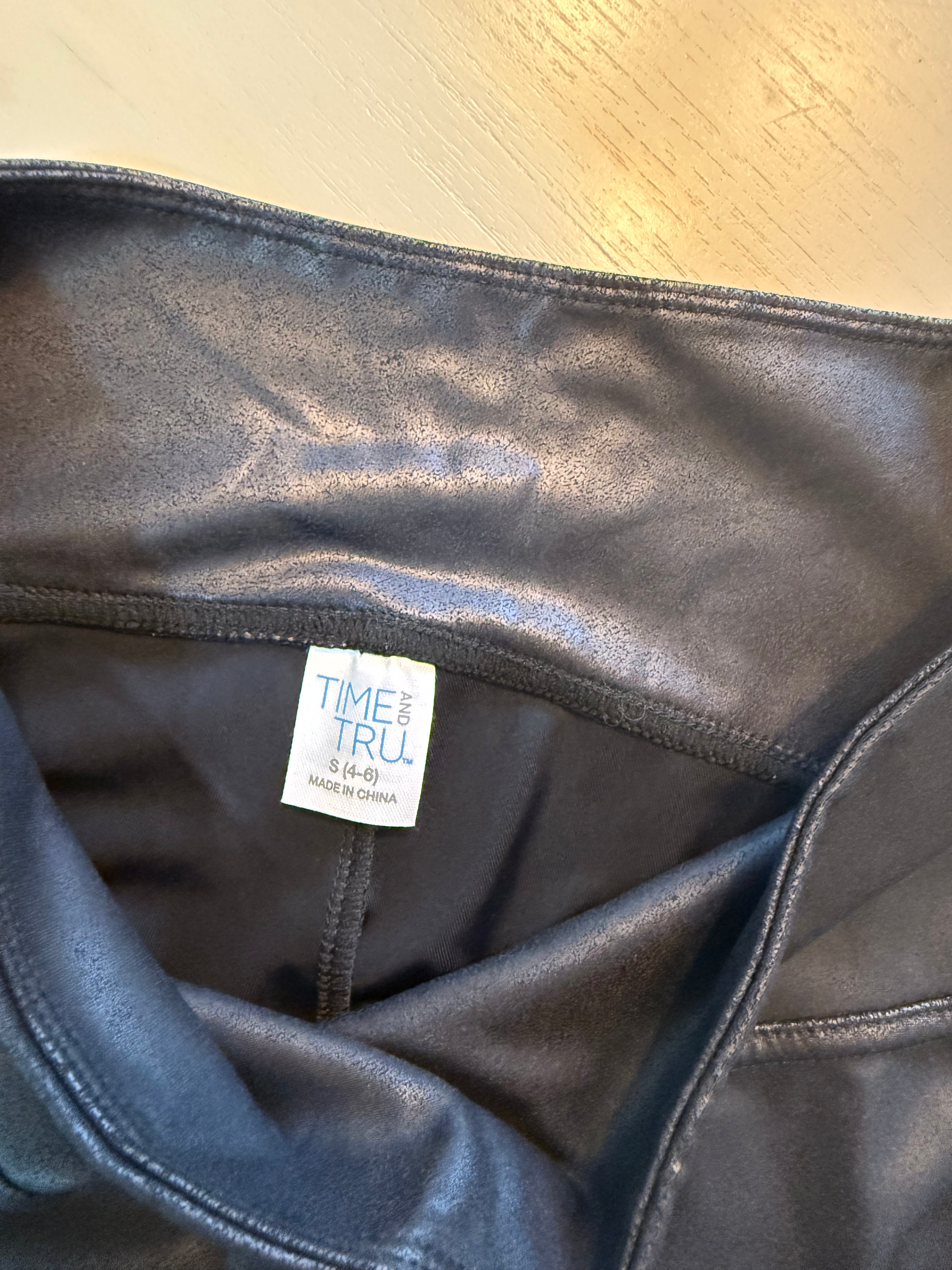 Black Coated Leggings Size S (RESTYLE)