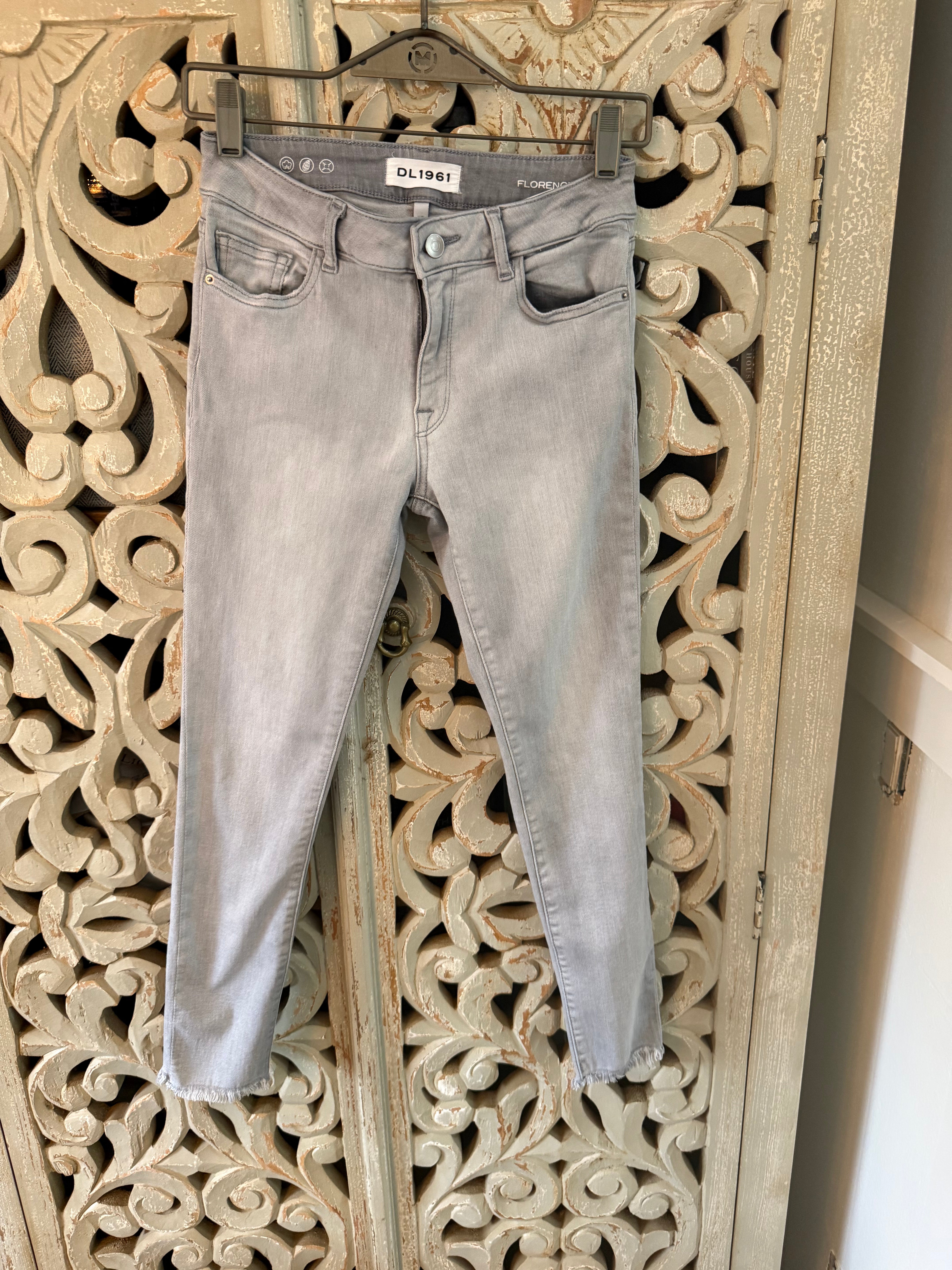 DL1961 Gray Jeans Size 26 (RESTYLE)