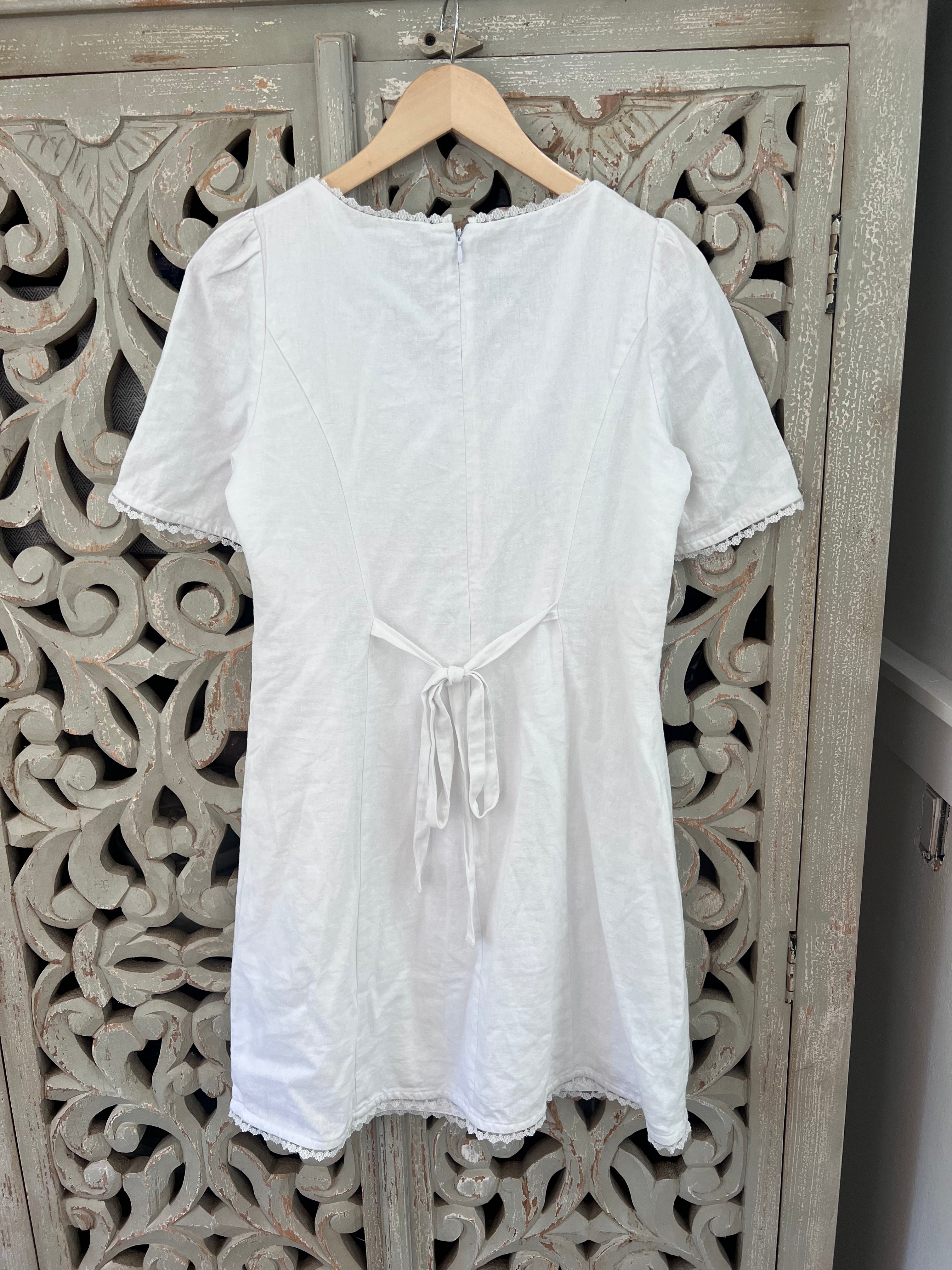 White Dress Size S (RESTYLE)