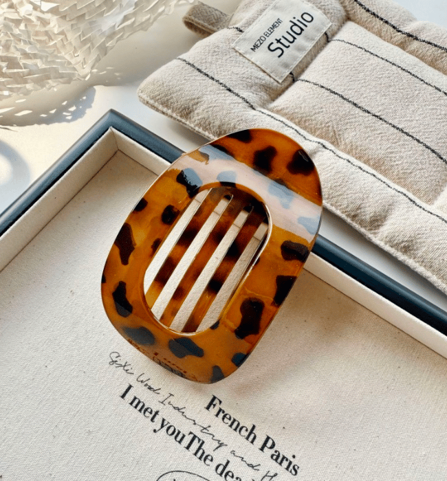 Jumbo Lay Flat Oval Hair Claw Clip