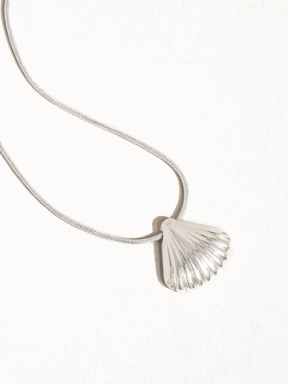 Cosmic 18K Classic Shell Necklace